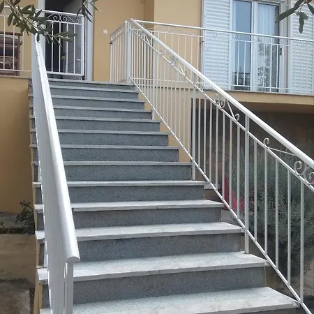 Barbara's Sea View بينيتسيس